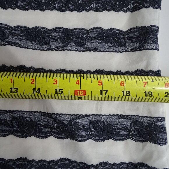 Express Striped Lace Print Short Sleeve Top Women Size L Keyhole Back Scoop Neck - Picture 8 of 9